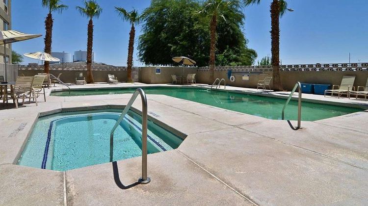 Quality Inn & Suites Yuma Pool