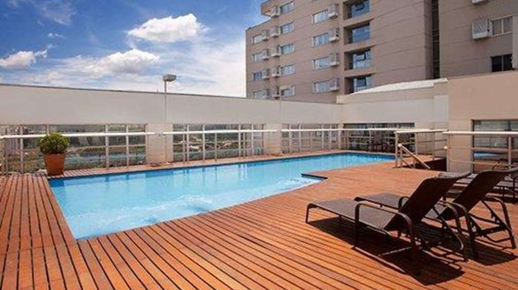 Quality Suites Alphaville Pool