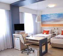 Comfort Suites Alphaville Room
