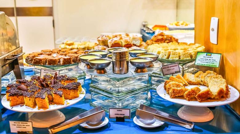 <b>Comfort Suites Brasilia Restaurant</b>. Images powered by <a href="https://iceportal.shijigroup.com/" title="IcePortal" target="_blank">IcePortal</a>.