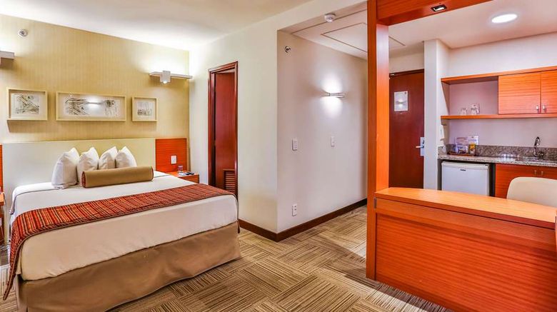<b>Comfort Suites Brasilia Room</b>. Images powered by <a href="https://iceportal.shijigroup.com/" title="IcePortal" target="_blank">IcePortal</a>.