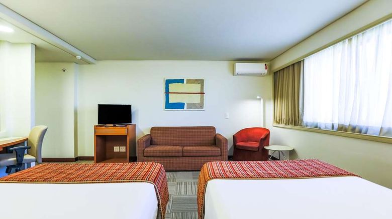 <b>Comfort Suites Brasilia Room</b>. Images powered by <a href="https://iceportal.shijigroup.com/" title="IcePortal" target="_blank">IcePortal</a>.