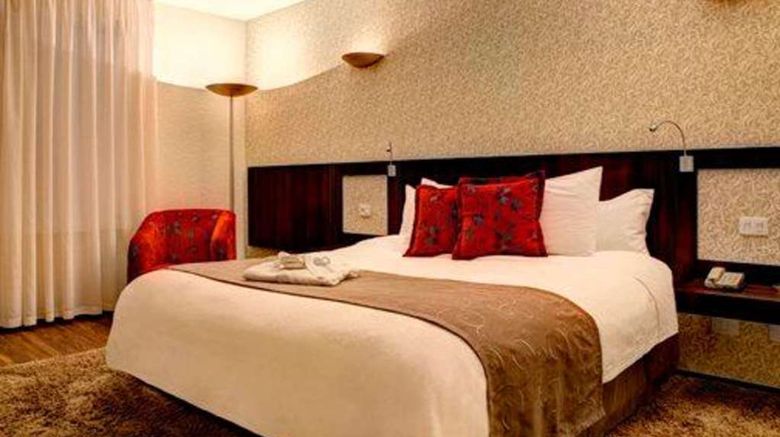 <b>Quality Hotel Curitiba Room</b>. Images powered by <a href="https://iceportal.shijigroup.com/" title="IcePortal" target="_blank">IcePortal</a>.