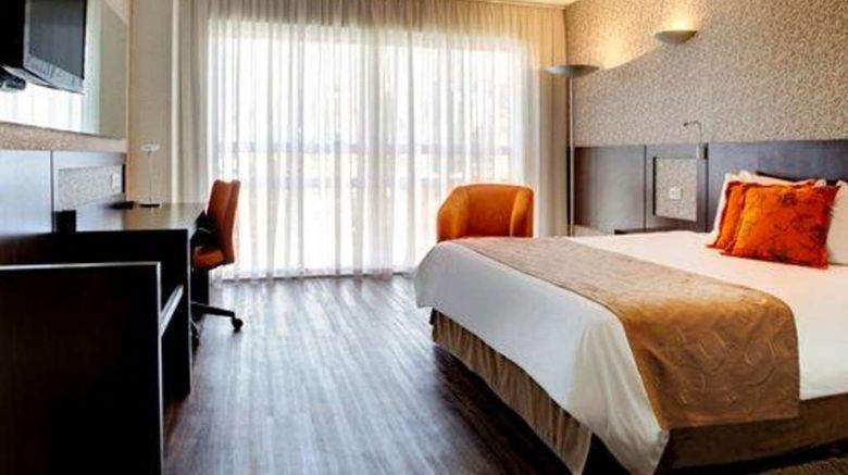 <b>Quality Hotel Curitiba Room</b>. Images powered by <a href="https://iceportal.shijigroup.com/" title="IcePortal" target="_blank">IcePortal</a>.
