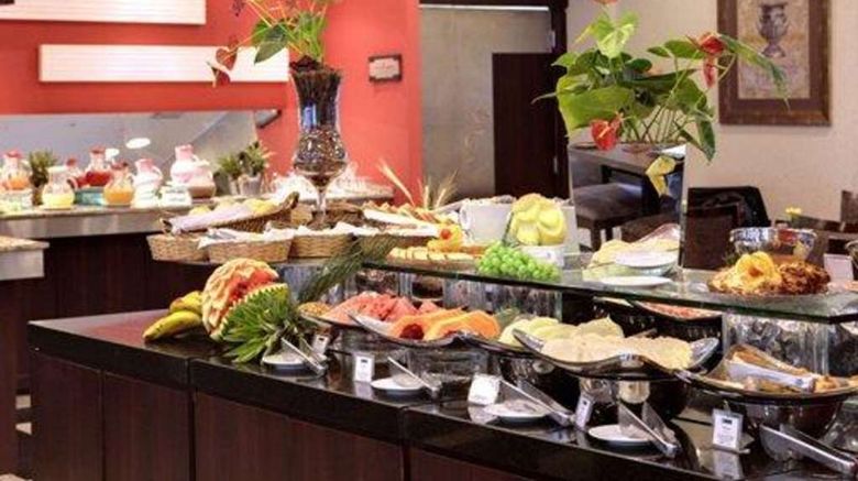 <b>Quality Hotel Curitiba Restaurant</b>. Images powered by <a href="https://iceportal.shijigroup.com/" title="IcePortal" target="_blank">IcePortal</a>.