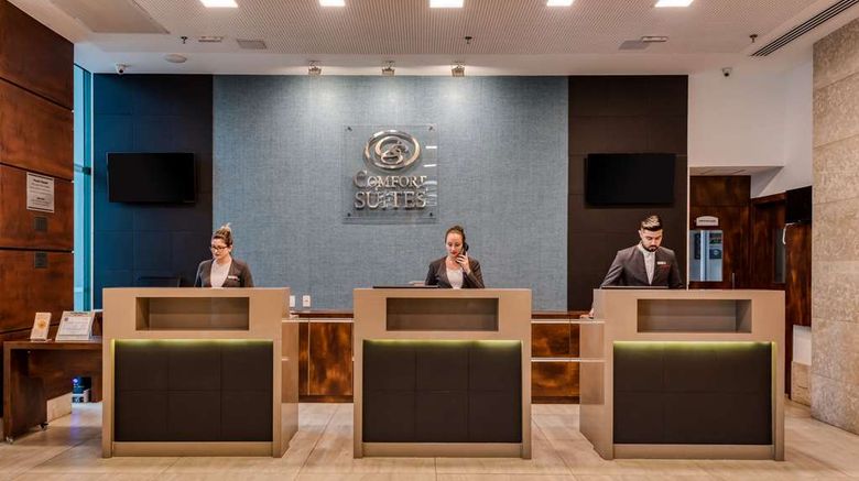 <b>Comfort Suites Vitoria Lobby</b>. Images powered by <a href="https://iceportal.shijigroup.com/" title="IcePortal" target="_blank">IcePortal</a>.