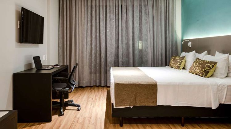 Comfort Suites Vitoria Room