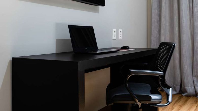 <b>Comfort Suites Vitoria Room</b>. Images powered by <a href="https://iceportal.shijigroup.com/" title="IcePortal" target="_blank">IcePortal</a>.