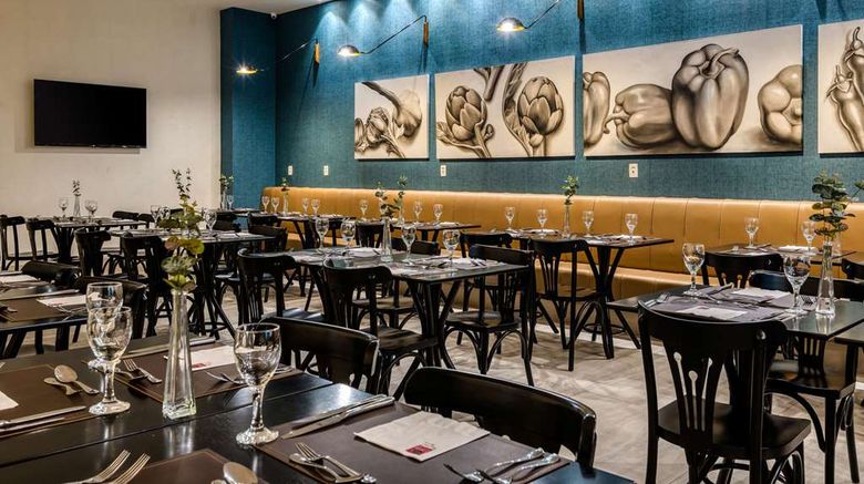 <b>Comfort Suites Vitoria Restaurant</b>. Images powered by <a href="https://iceportal.shijigroup.com/" title="IcePortal" target="_blank">IcePortal</a>.