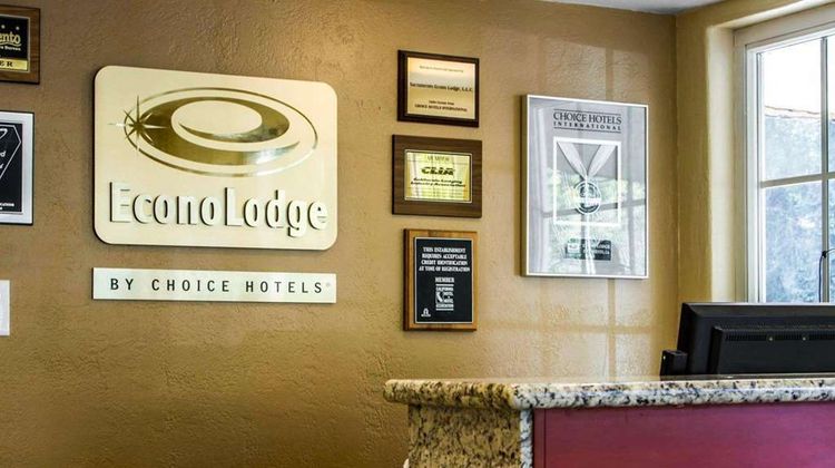 Econo Lodge Lobby