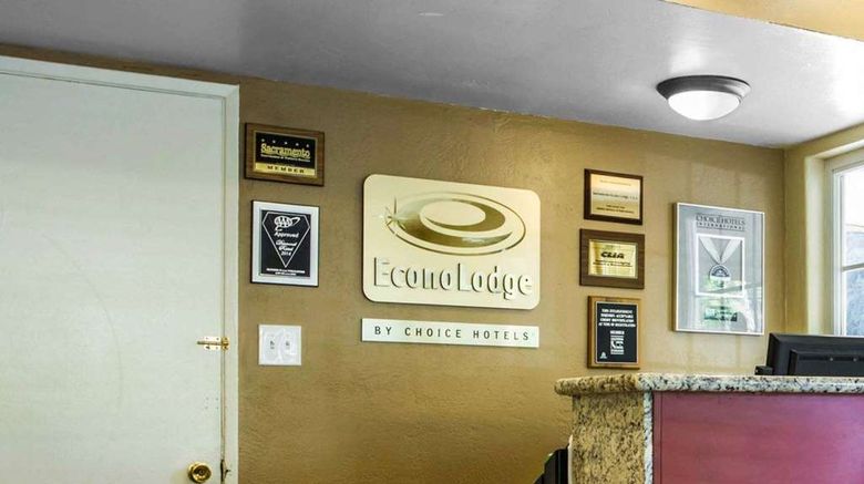<b>Econo Lodge Lobby</b>. Images powered by <a href="https://iceportal.shijigroup.com/" title="IcePortal" target="_blank">IcePortal</a>.