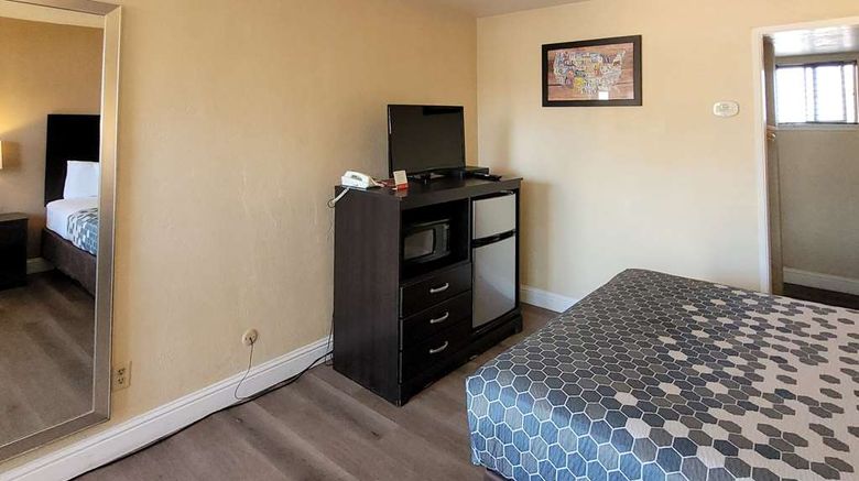 <b>Econo Lodge Room</b>. Images powered by <a href="https://iceportal.shijigroup.com/" title="IcePortal" target="_blank">IcePortal</a>.
