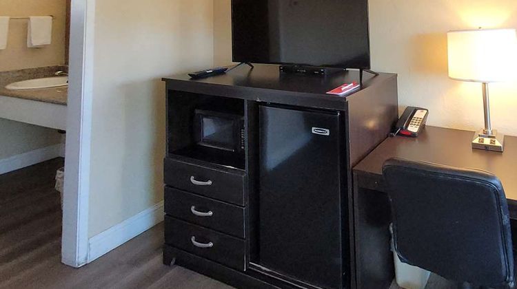 Econo Lodge Room