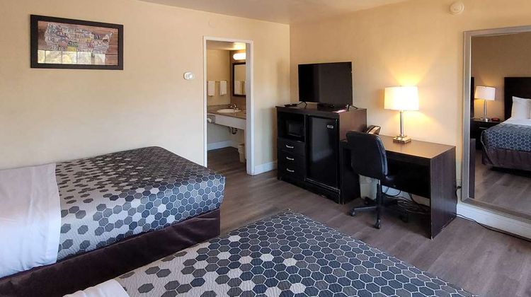 Econo Lodge Room