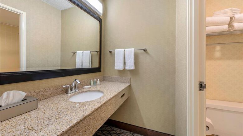 <b>Clarion Hotel Anaheim Resort Room</b>. Images powered by <a href="https://iceportal.shijigroup.com/" title="IcePortal" target="_blank">IcePortal</a>.