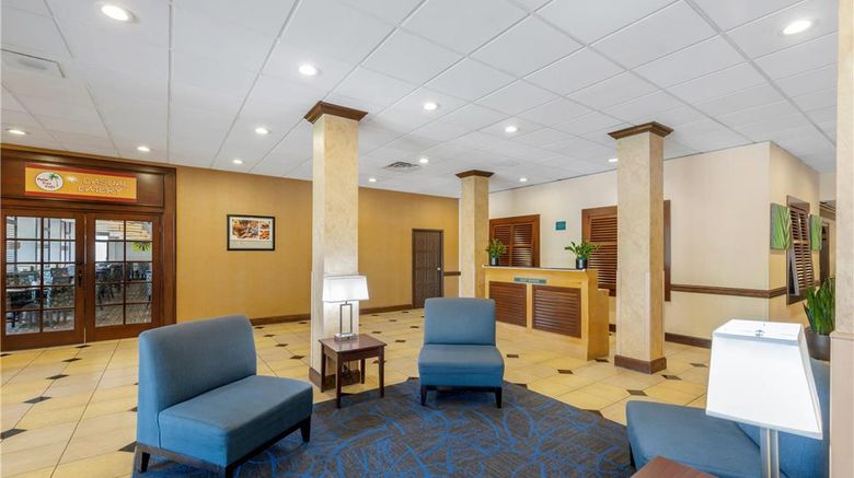 <b>Clarion Hotel Anaheim Resort Lobby</b>. Images powered by <a href="https://iceportal.shijigroup.com/" title="IcePortal" target="_blank">IcePortal</a>.