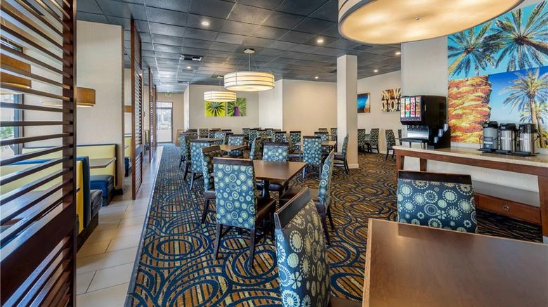 <b>Clarion Hotel Anaheim Resort Restaurant</b>. Images powered by <a href="https://iceportal.shijigroup.com/" title="IcePortal" target="_blank">IcePortal</a>.