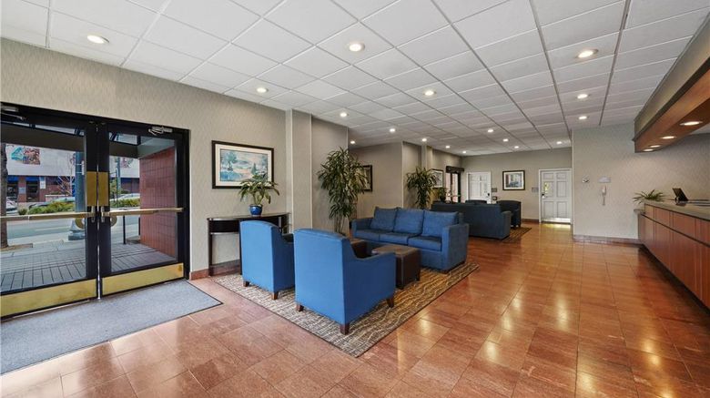 <b>Comfort Inn By The Bay Lobby</b>. Images powered by <a href="https://iceportal.shijigroup.com/" title="IcePortal" target="_blank">IcePortal</a>.