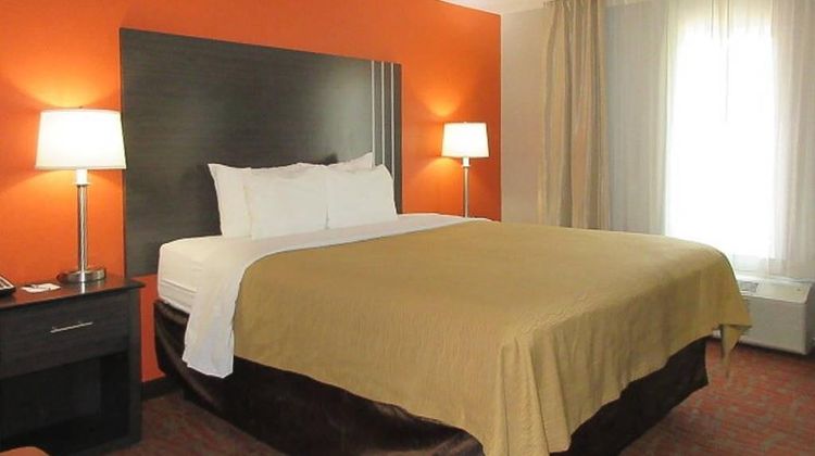 Quality Inn & Suites Fresno Room