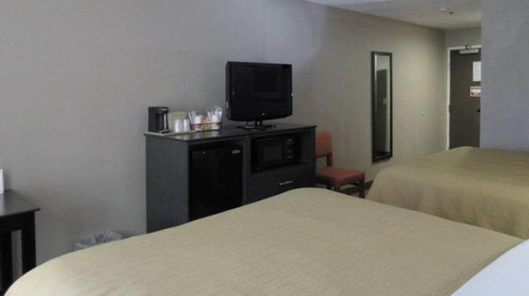 Quality Inn & Suites Fresno Room