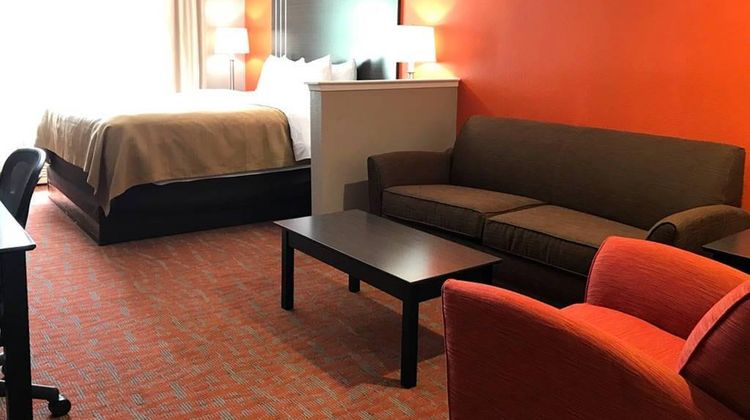 Quality Inn & Suites Fresno Room