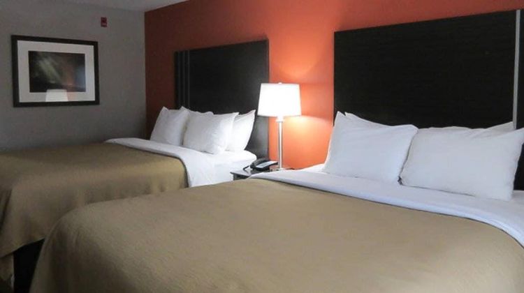 Quality Inn & Suites Fresno Room