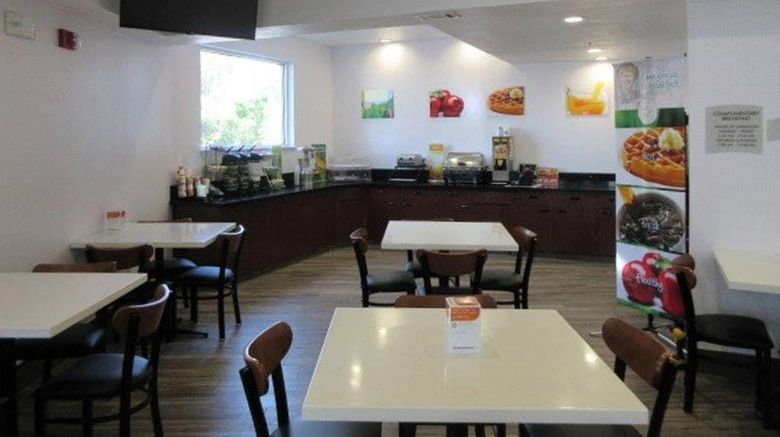 <b>Quality Inn & Suites Fresno Restaurant</b>. Images powered by <a href="https://iceportal.shijigroup.com/" title="IcePortal" target="_blank">IcePortal</a>.
