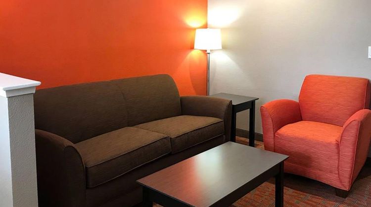 Quality Inn & Suites Fresno Room