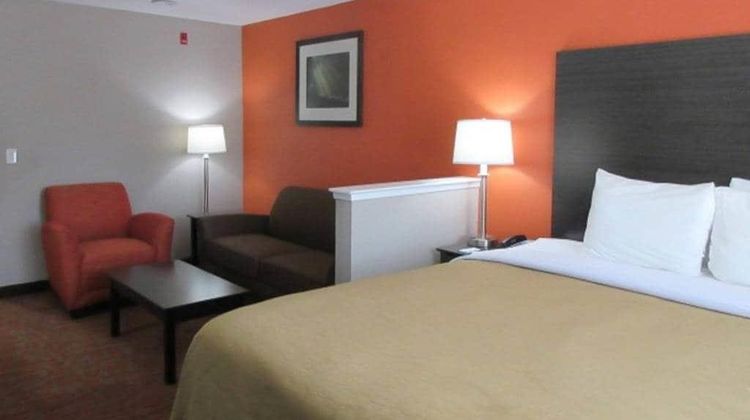 Quality Inn & Suites Fresno Room