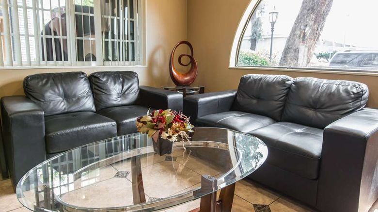 <b>Rodeway Inn Escondido Downtown Lobby</b>. Images powered by <a href="https://iceportal.shijigroup.com/" title="IcePortal" target="_blank">IcePortal</a>.