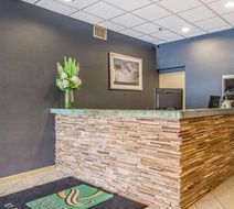 Quality Inn & Suites Hermosa Beach Lobby