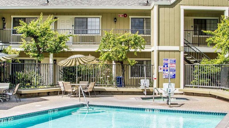 <b>Quality Inn Petaluma-Sonoma Pool</b>. Images powered by <a href="https://iceportal.shijigroup.com/" title="IcePortal" target="_blank">IcePortal</a>.