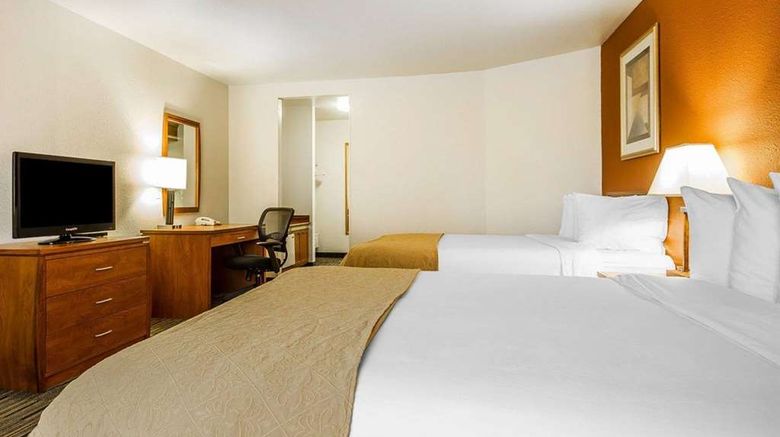 <b>Quality Inn Petaluma-Sonoma Room</b>. Images powered by <a href="https://iceportal.shijigroup.com/" title="IcePortal" target="_blank">IcePortal</a>.
