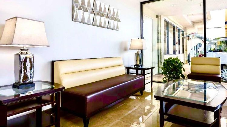 Quality Inn & Suites LAX Airport Lobby