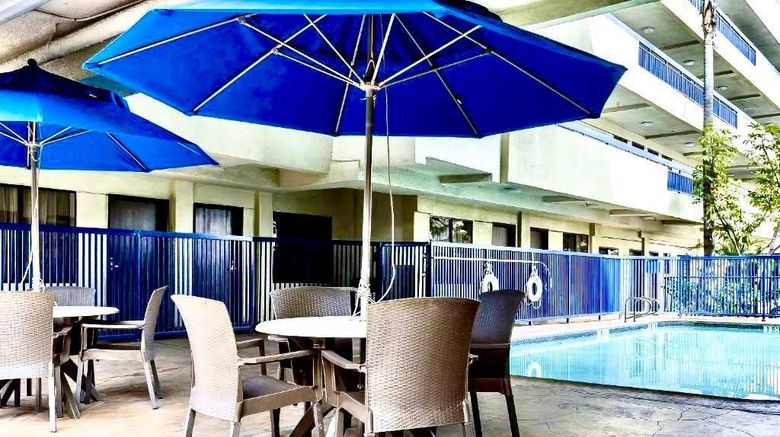 <b>Quality Inn & Suites LAX Airport Pool</b>. Images powered by <a href="https://iceportal.shijigroup.com/" title="IcePortal" target="_blank">IcePortal</a>.