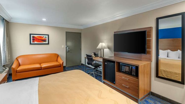 Quality Inn & Suites Room