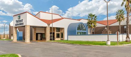 Quality Inn & Suites Exterior