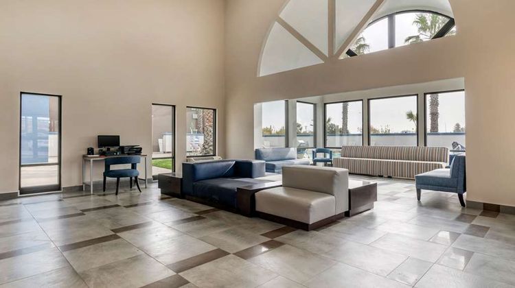 Quality Inn & Suites Lobby
