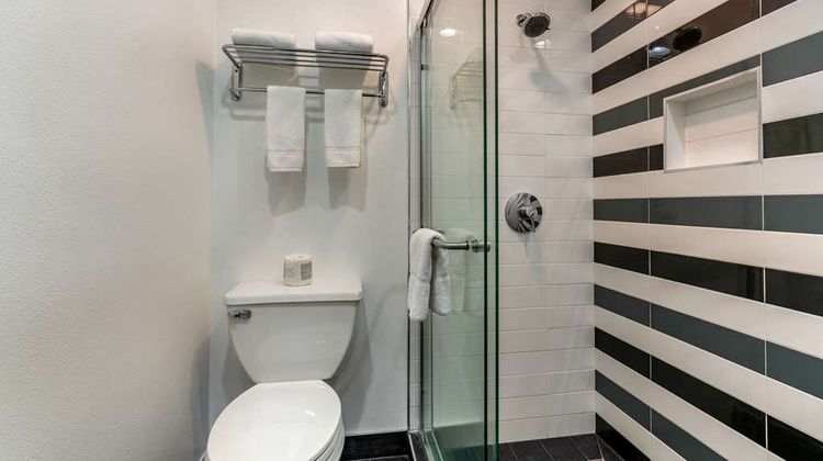 Quality Inn & Suites Suite