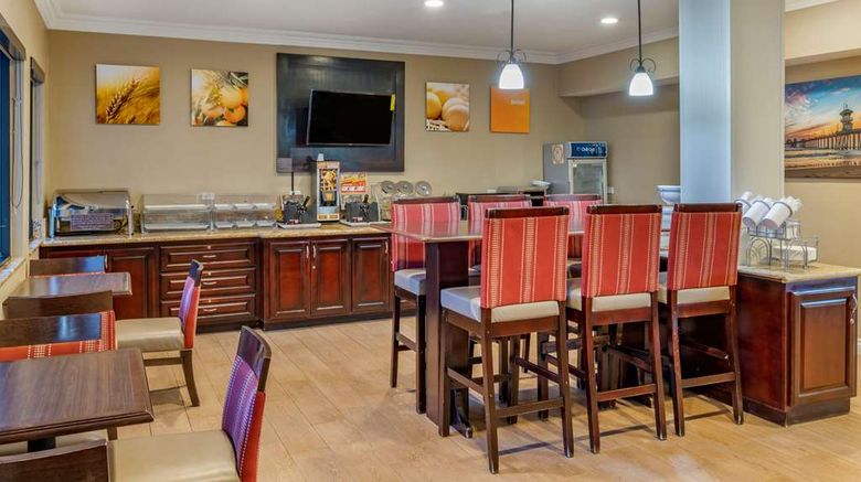 <b>Comfort Inn & Suites Huntington Beach Restaurant</b>. Images powered by <a href="https://iceportal.shijigroup.com/" title="IcePortal" target="_blank">IcePortal</a>.