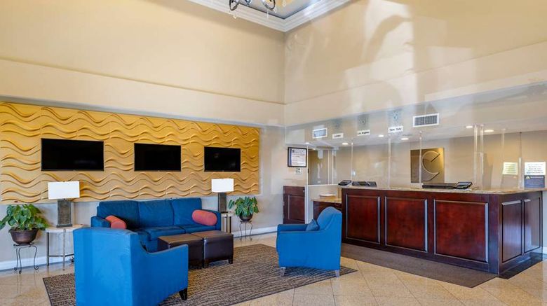 <b>Comfort Inn & Suites Huntington Beach Lobby</b>. Images powered by <a href="https://iceportal.shijigroup.com/" title="IcePortal" target="_blank">IcePortal</a>.