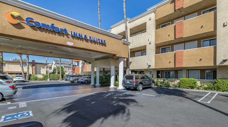 <b>Comfort Inn & Suites Huntington Beach Exterior</b>. Images powered by <a href="https://iceportal.shijigroup.com/" title="IcePortal" target="_blank">IcePortal</a>.