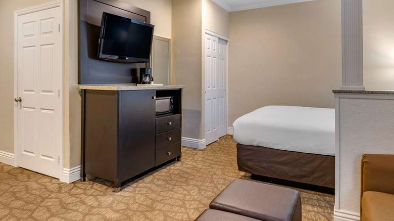 <b>Comfort Inn & Suites Huntington Beach Suite</b>. Images powered by <a href="https://iceportal.shijigroup.com/" title="IcePortal" target="_blank">IcePortal</a>.