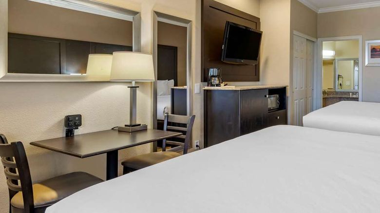 <b>Comfort Inn & Suites Huntington Beach Room</b>. Images powered by <a href="https://iceportal.shijigroup.com/" title="IcePortal" target="_blank">IcePortal</a>.
