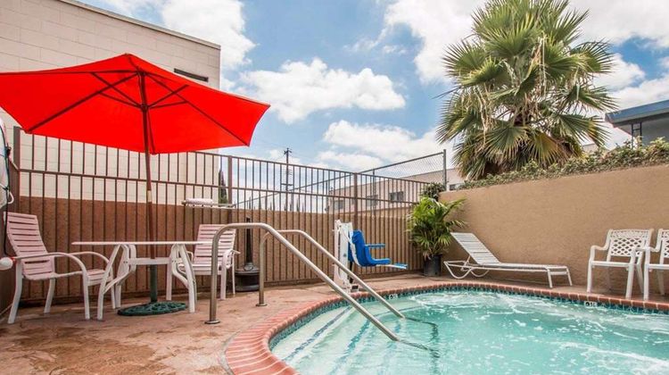 Quality Inn Downey Pool