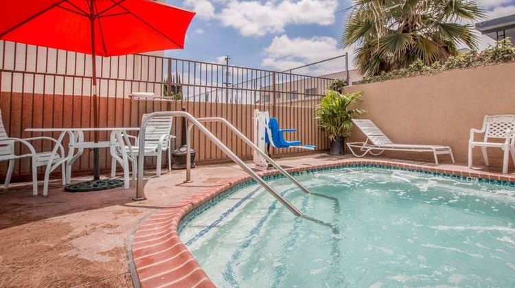 Quality Inn Downey Pool