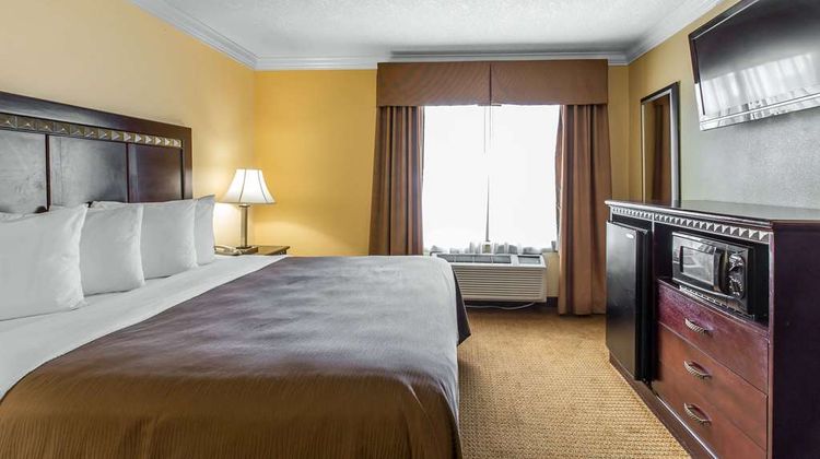 Quality Inn & Suites Bell Gardens Suite