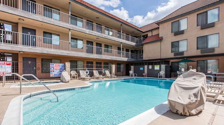 Quality Inn & Suites Bell Gardens Pool