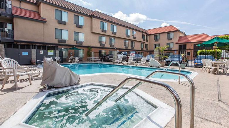 <b>Quality Inn & Suites Bell Gardens Pool</b>. Images powered by <a href="https://iceportal.shijigroup.com/" title="IcePortal" target="_blank">IcePortal</a>.