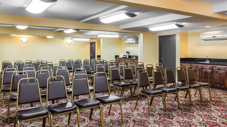 <b>Quality Inn & Suites Bell Gardens Meeting</b>. Images powered by <a href="https://iceportal.shijigroup.com/" title="IcePortal" target="_blank">IcePortal</a>.